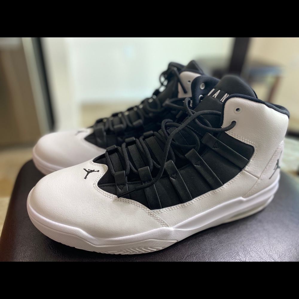 Jordan Max Aura Black/White Size 12